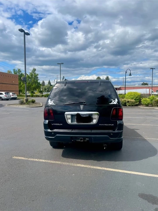2005 Lincoln Navigator 2nd Gen - Image 3 of 12