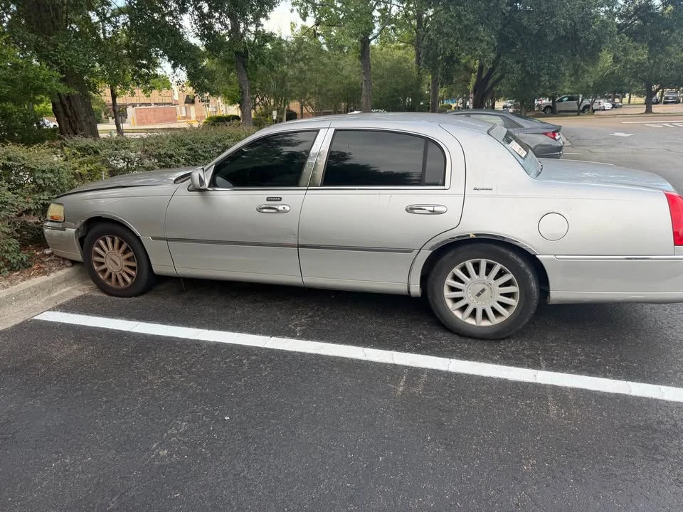 2005 Lincoln Town Car - Image 4 of 7