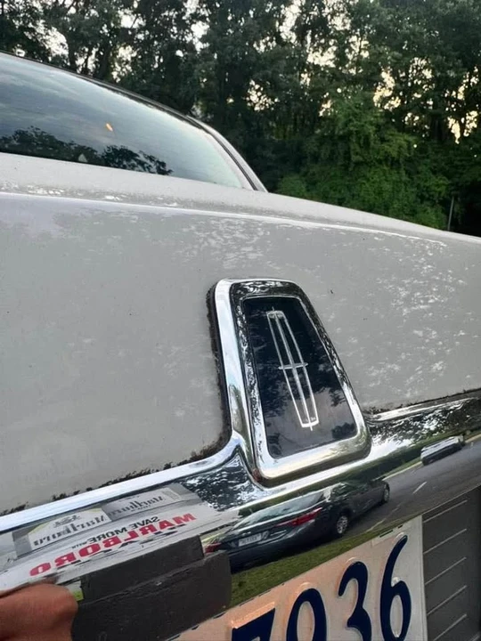 2005 Lincoln Town Car - Image 10 of 10
