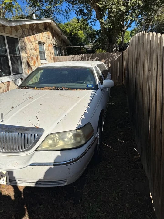 2005 Lincoln Town Car - Image 2 of 4