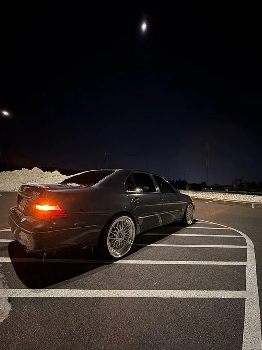 2005 Lexus LS 3rd Gen - Image 7 of 17