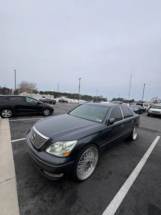 2005 Lexus LS 3rd Gen - Image 6 of 17