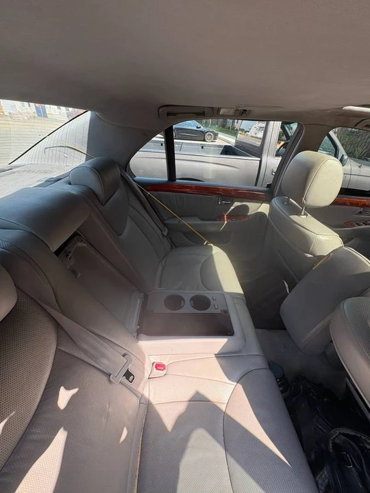 2005 Lexus LS 3rd Gen - Image 14 of 17