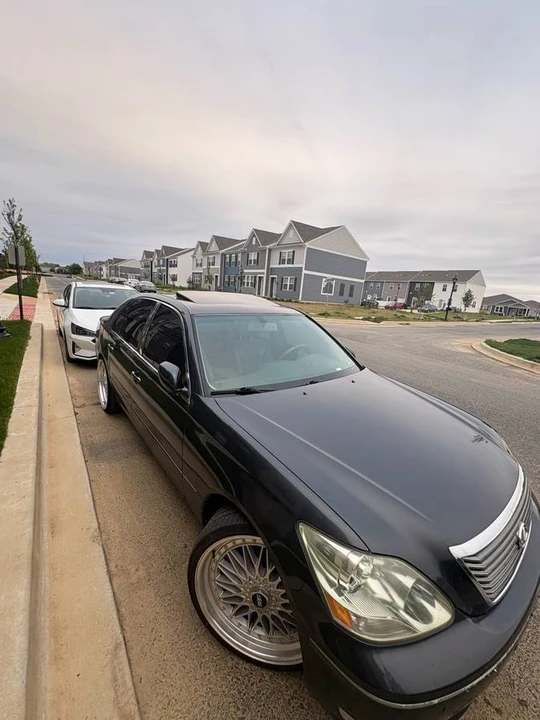 2005 Lexus LS 3rd Gen - Image 3 of 17