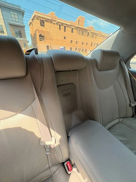2005 Lexus LS 3rd Gen - Image 16 of 17