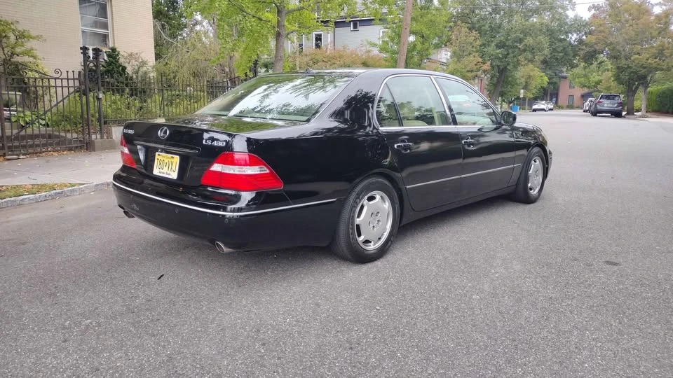 2005 Lexus LS 3rd Gen - Image 9 of 9