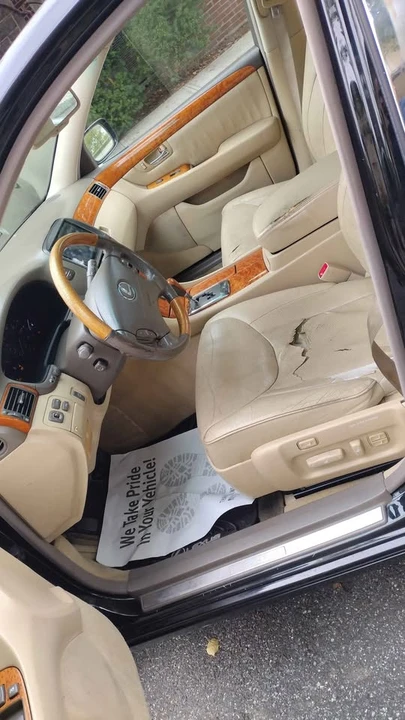 2005 Lexus LS 3rd Gen - Image 5 of 9