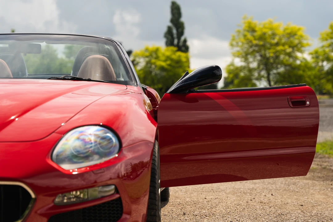 2005 Maserati Spyder - Image 22 of 31