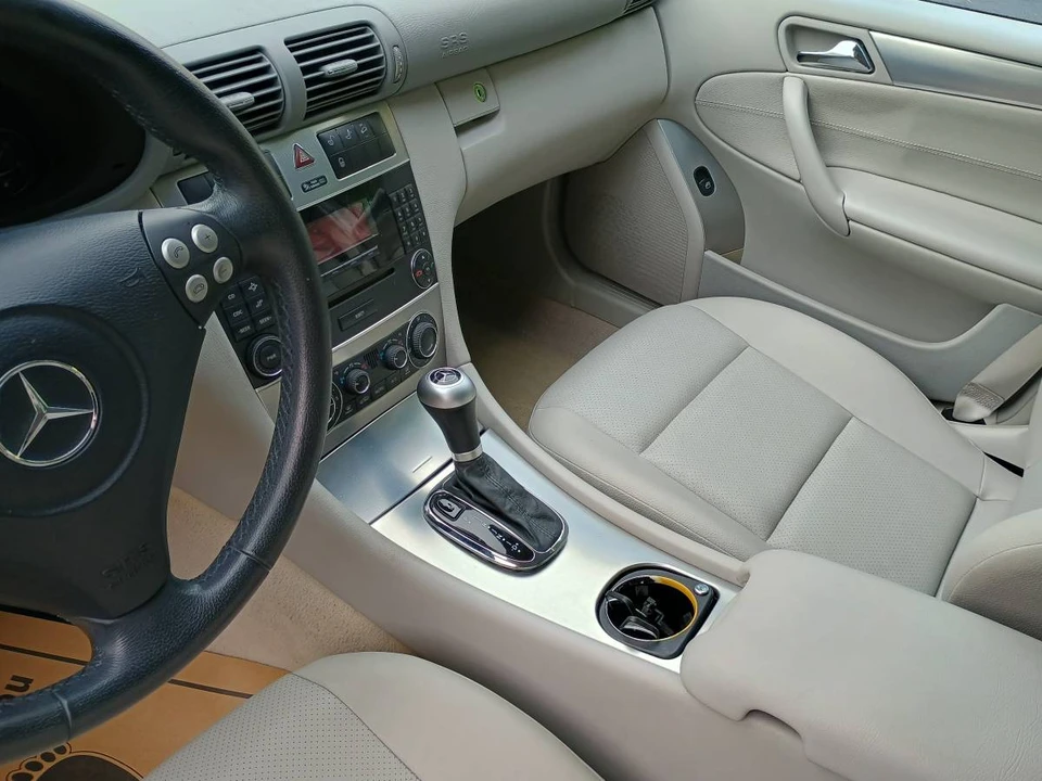2005 Mercedes-Benz W203 C-Class - Image 13 of 24