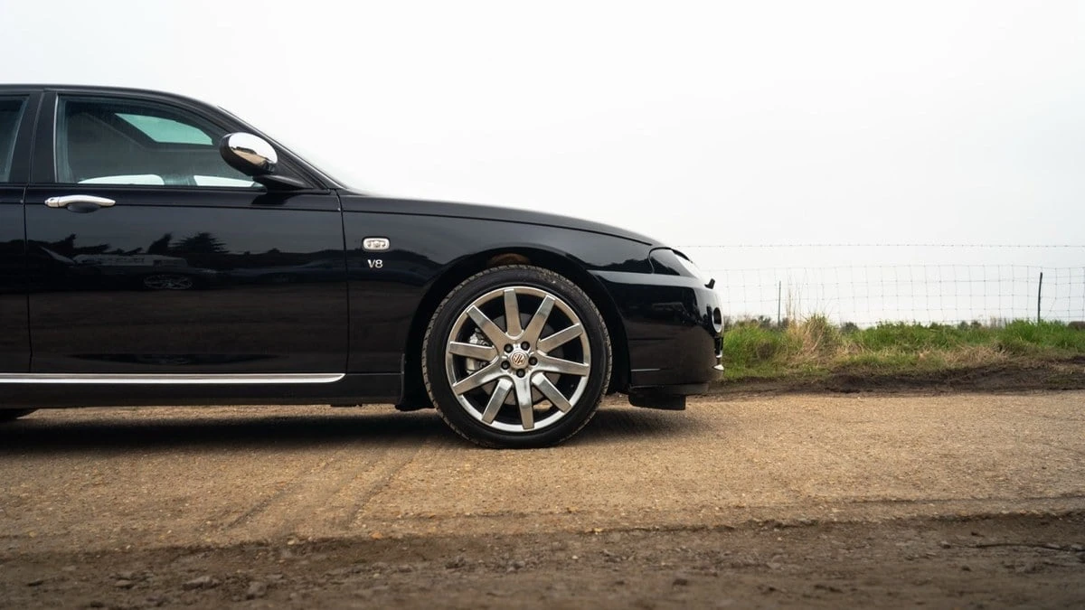2005 MG - Image 12 of 30