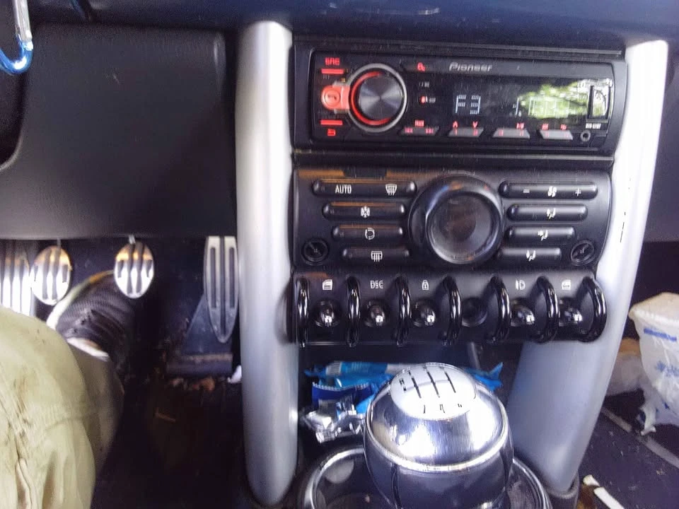 2005 Mini Mini Cooper S 1st Gen - Image 9 of 9