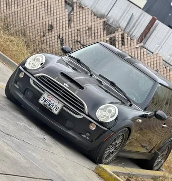 2005 MINI Cooper S Hatchback 2D