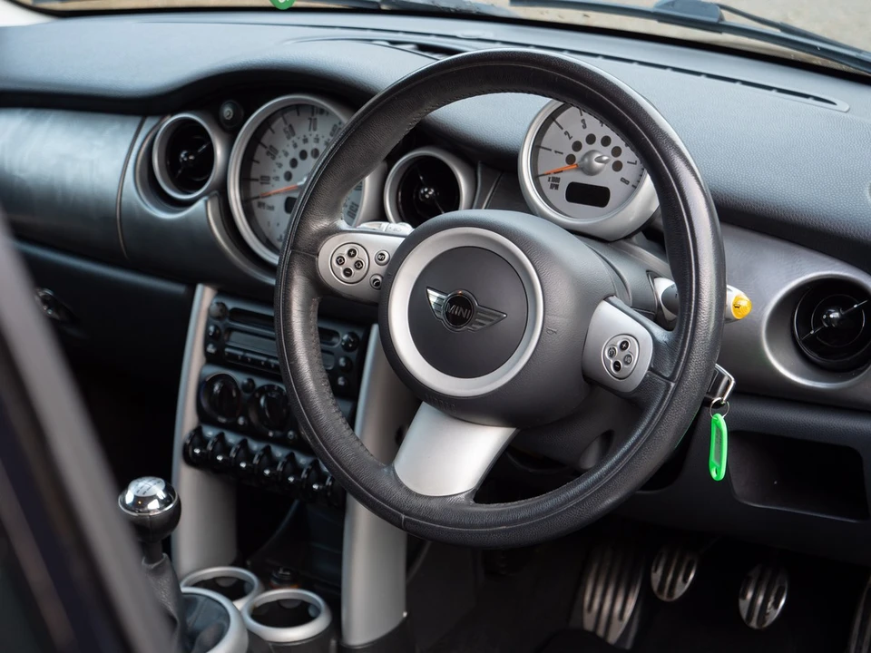 2005 Mini Mini Cooper S 1st Gen - Image 19 of 30