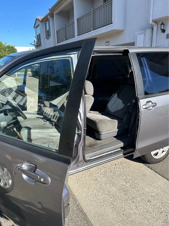 2005 Mazda MPV 2nd Gen - Image 9 of 14