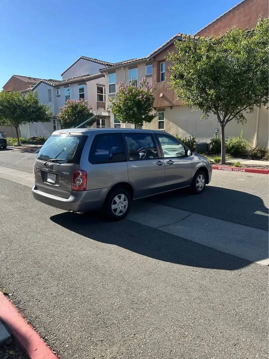 2005 Mazda MPV 2nd Gen - Image 4 of 14