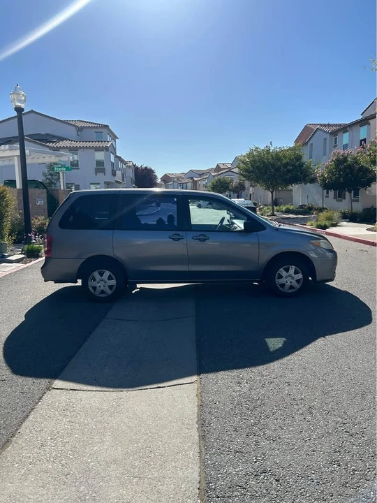 2005 Mazda MPV 2nd Gen - Image 3 of 14