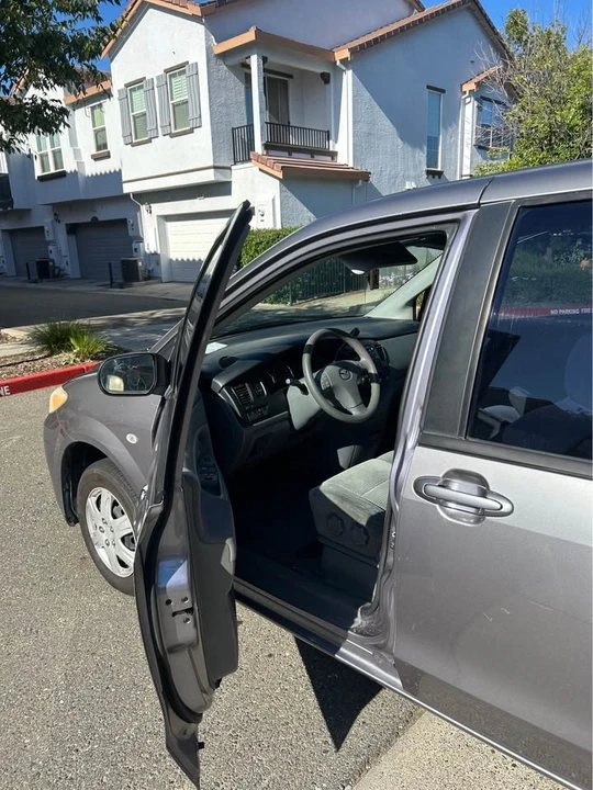 2005 Mazda MPV 2nd Gen - Image 7 of 14