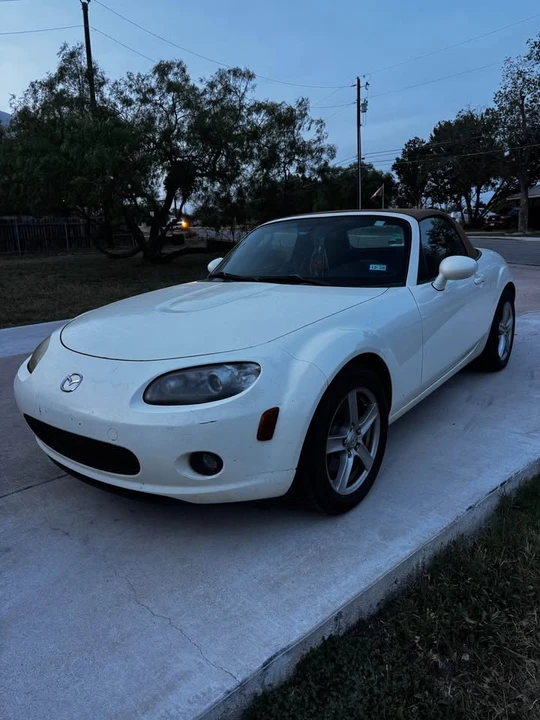 2005 Mazda NB MX-5 Miata - Image 2 of 8