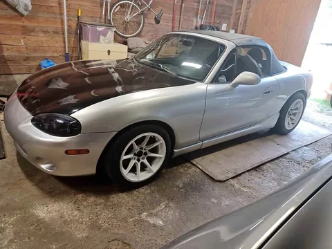 2005 Mazda MX-5 Convertible 2D