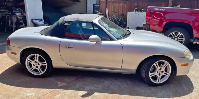 2005 Mazda MX-5 LS Convertible 2D