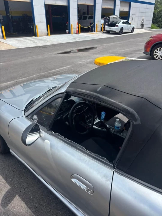 2005 Mazda NB MX-5 Miata - Image 6 of 10