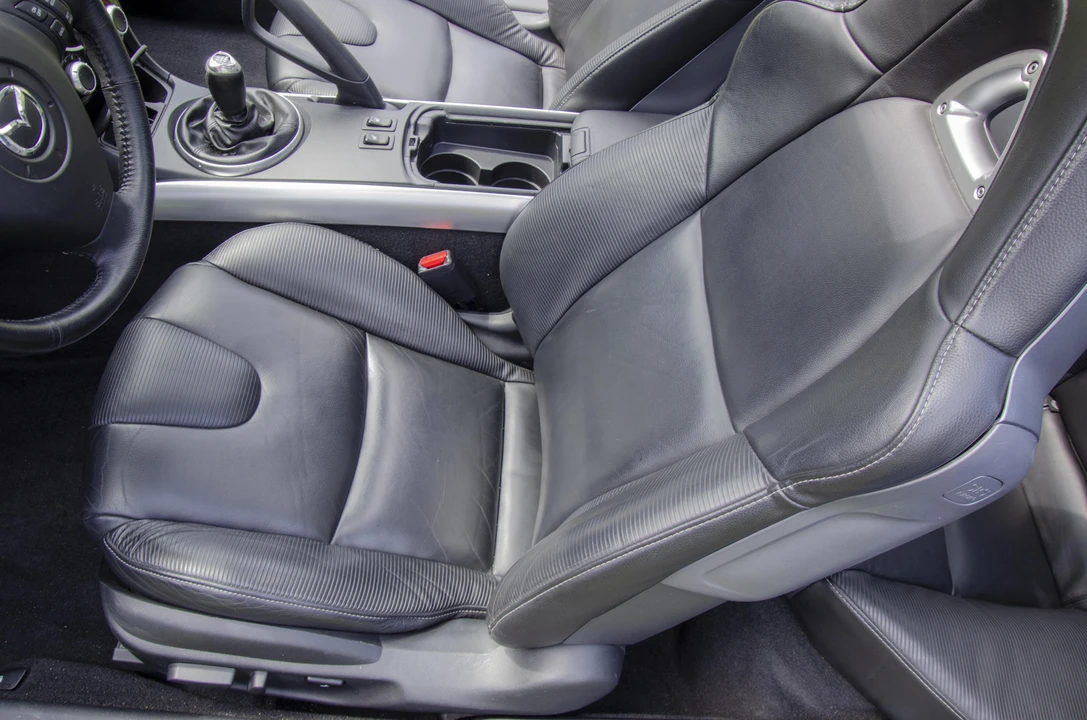 2005 Mazda RX-8 1st Gen - Image 24 of 31