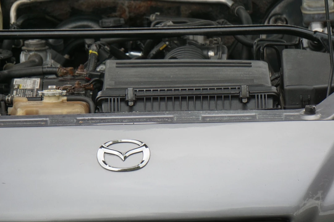 2005 Mazda RX-8 1st Gen - Image 25 of 28