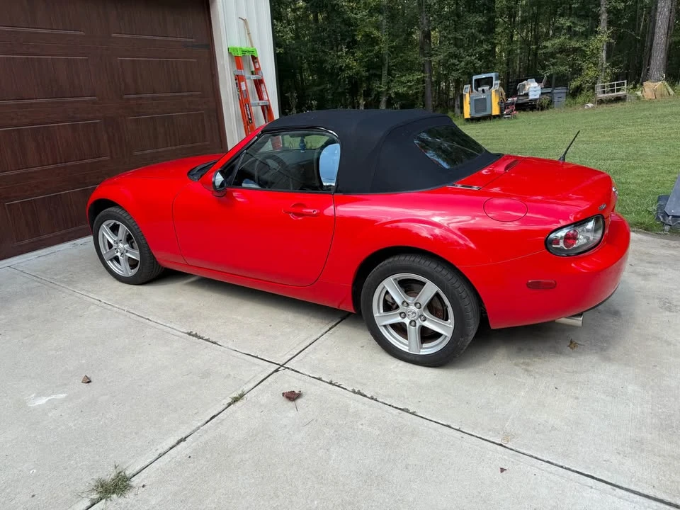 2005 Mazda NC MX-5 Miata - Image 5 of 8