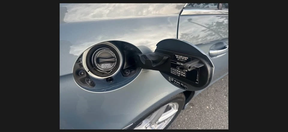 2005 Mercedes-Benz C219 CLS-Class - Image 9 of 16