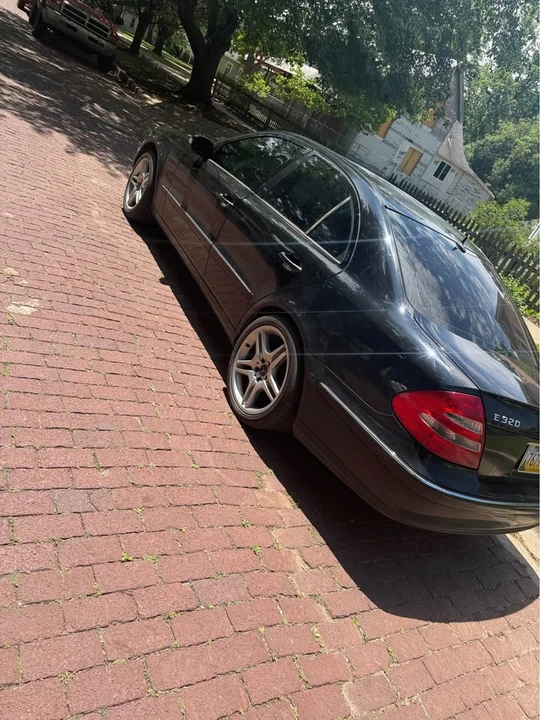 2005 Mercedes-Benz W211 E-Class - Image 2 of 2