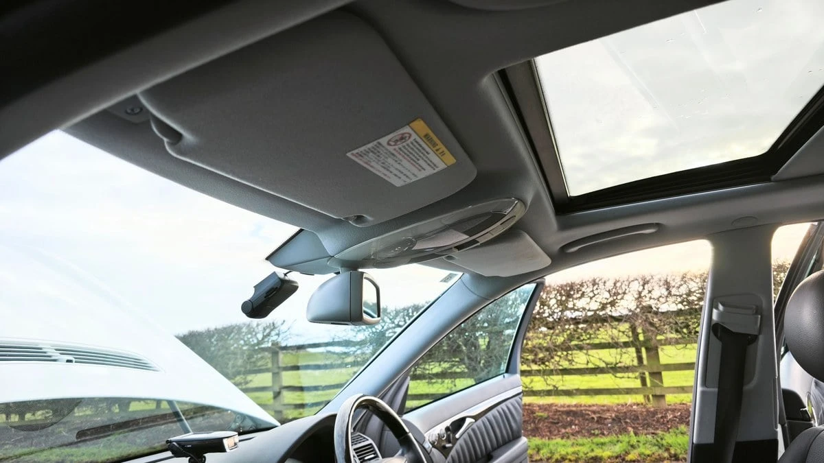 2005 Mercedes-Benz E-Class - Image 25 of 30