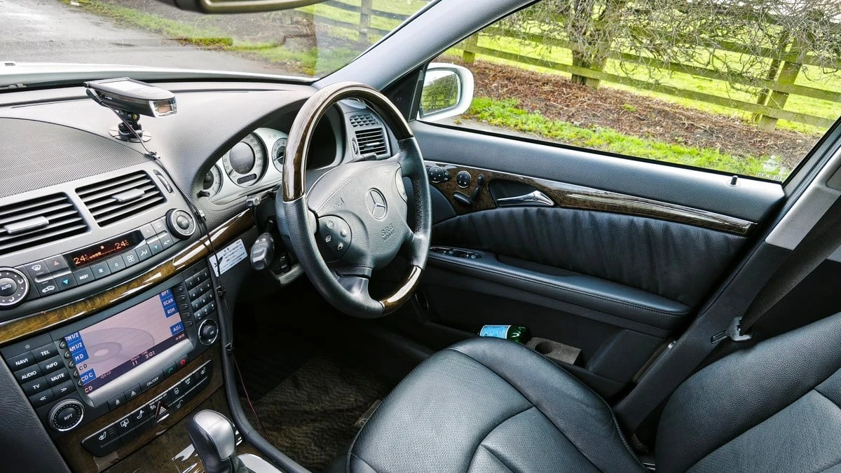 2005 Mercedes-Benz E-Class - Image 12 of 30