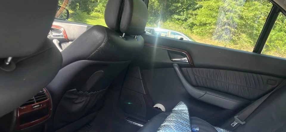 2005 Mercedes-Benz W220 S-Class - Image 2 of 2