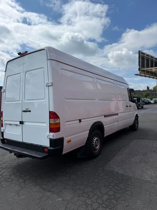 2005 Mercedes-Benz T1N Sprinter - Image 4 of 9