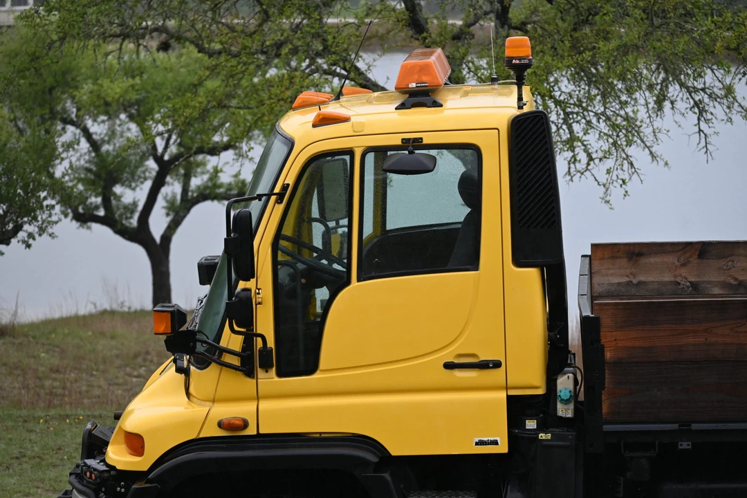 2005 Mercedes-Benz Unimog - Image 31 of 31