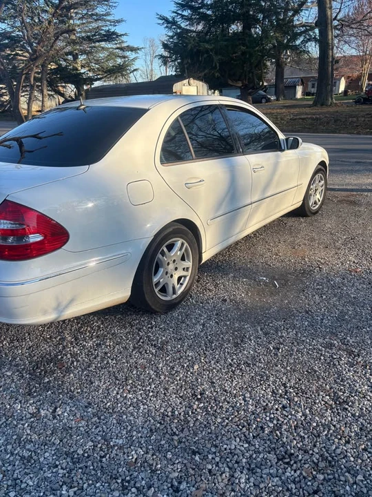 2005 Mercedes-Benz W211 E-Class - Image 2 of 3
