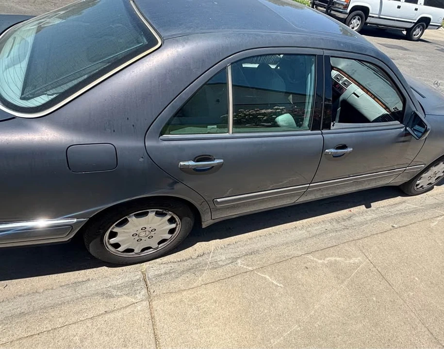 2005 Mercedes-Benz W211 E-Class - Image 2 of 3