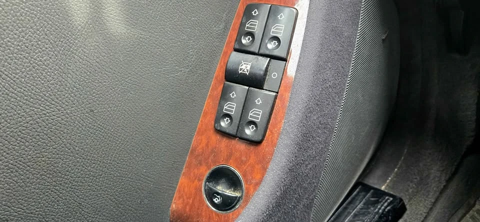 2005 Mercedes-Benz W220 S-Class - Image 6 of 20