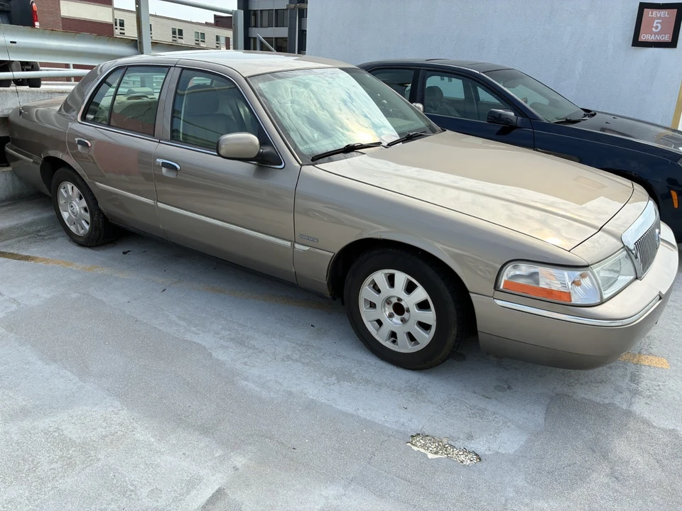 2005 Mercury Grand Marquis - Image 2 of 5