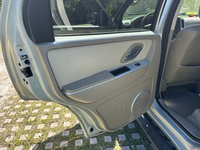 2005 Mercury Mariner - Image 18 of 21