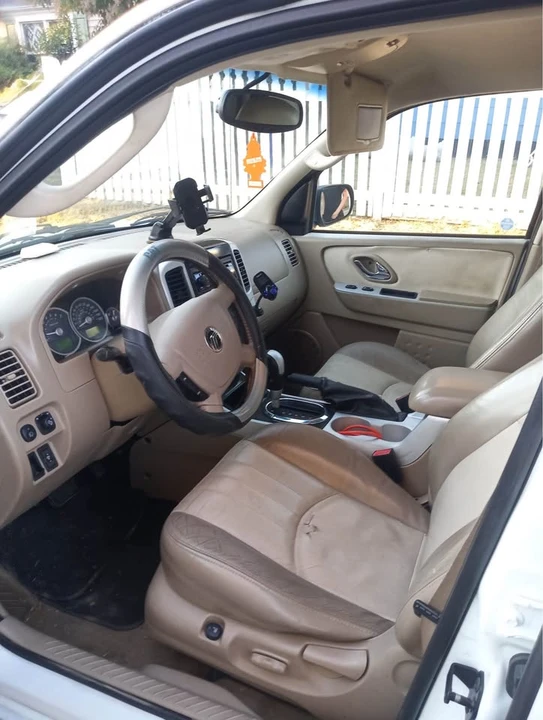 2005 Mercury Mariner - Image 2 of 8