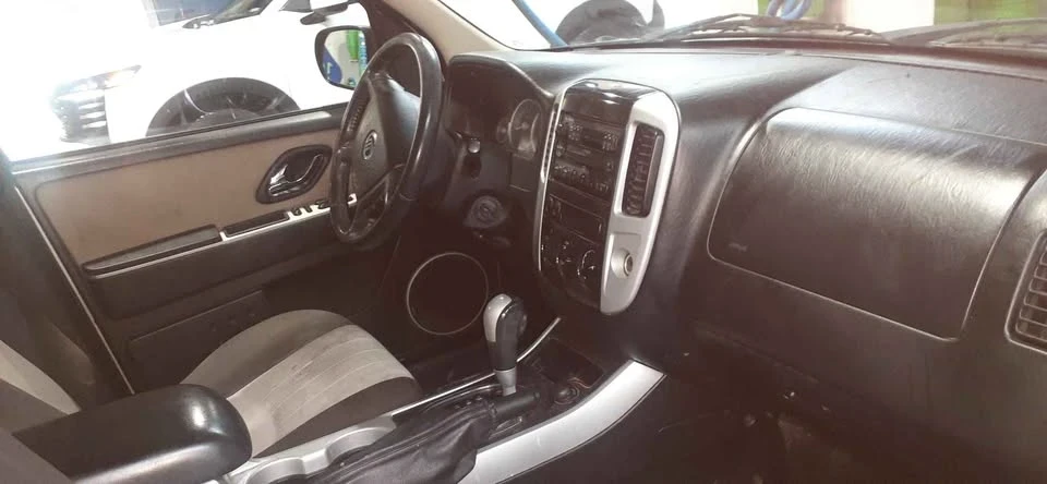 2005 Mercury Mariner - Image 10 of 11