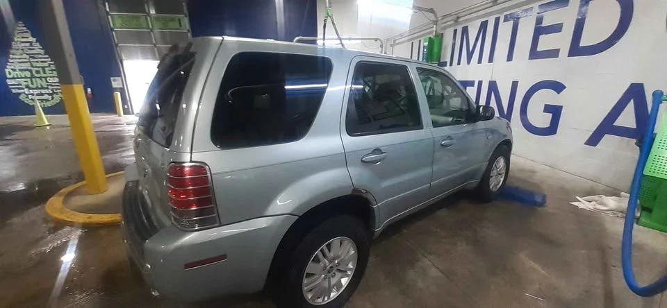 2005 Mercury Mariner - Image 8 of 11