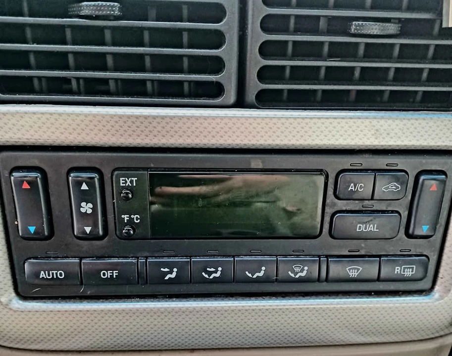 2005 Mercury - Image 10 of 13