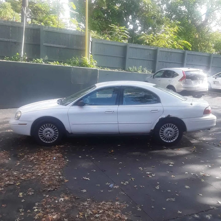 2005 Mercury Sable - Image 2 of 3