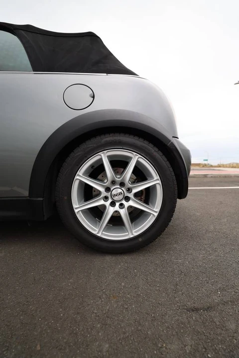 2005 Mini Mini Cooper S 1st Gen - Image 16 of 23