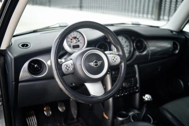2005 Mini Mini Cooper S 1st Gen - Image 5 of 7