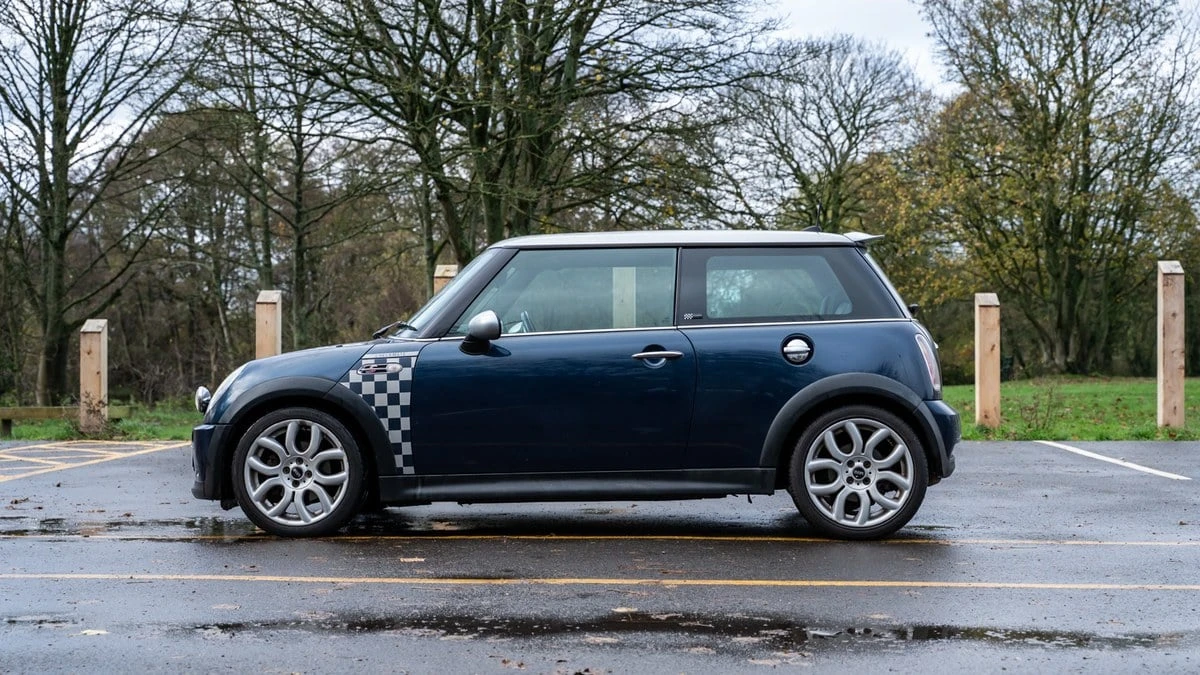 2005 Mini Mini Cooper S 1st Gen - Image 9 of 30