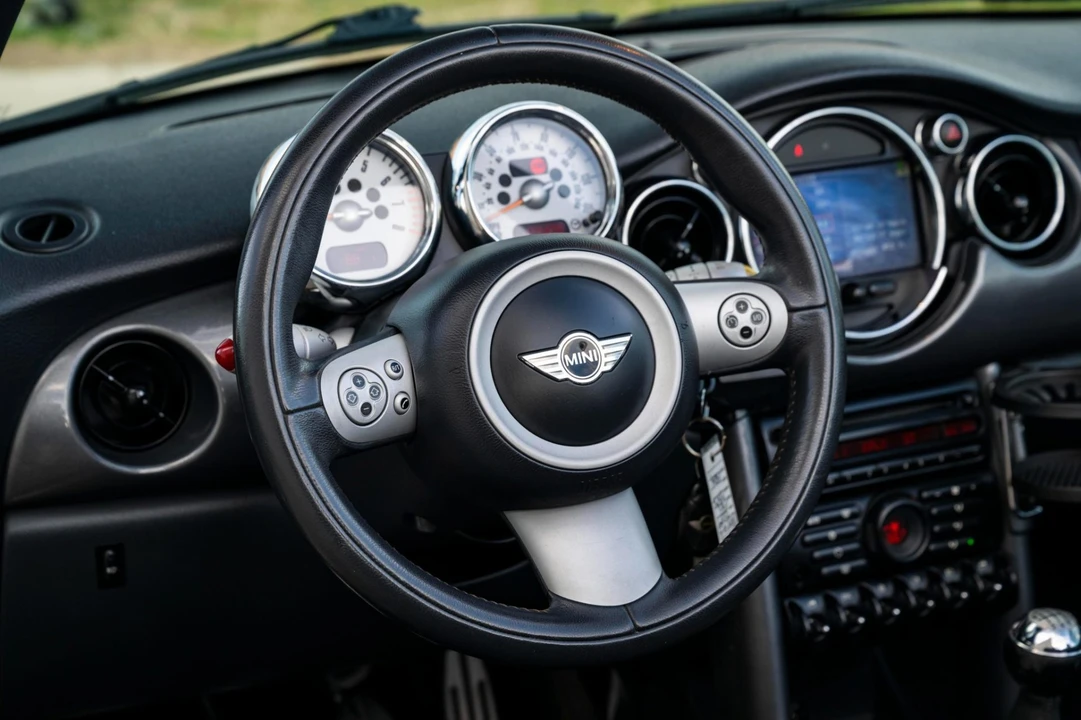 2005 Mini Mini Cooper S 1st Gen - Image 5 of 7