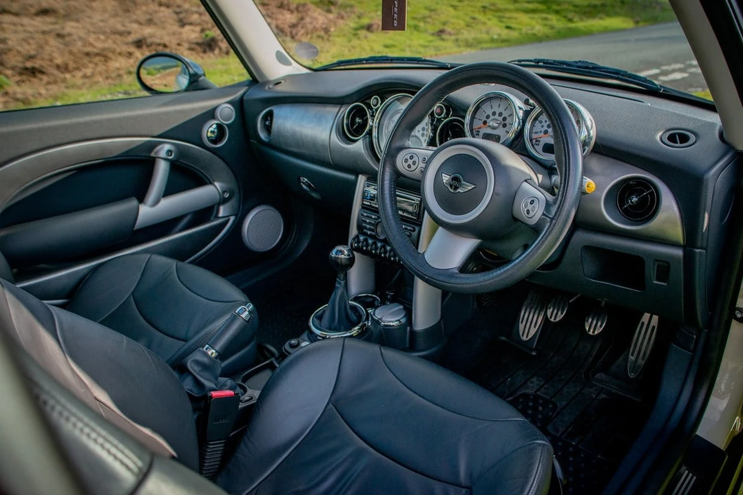 2005 Mini Mini Cooper S 1st Gen - Image 14 of 30